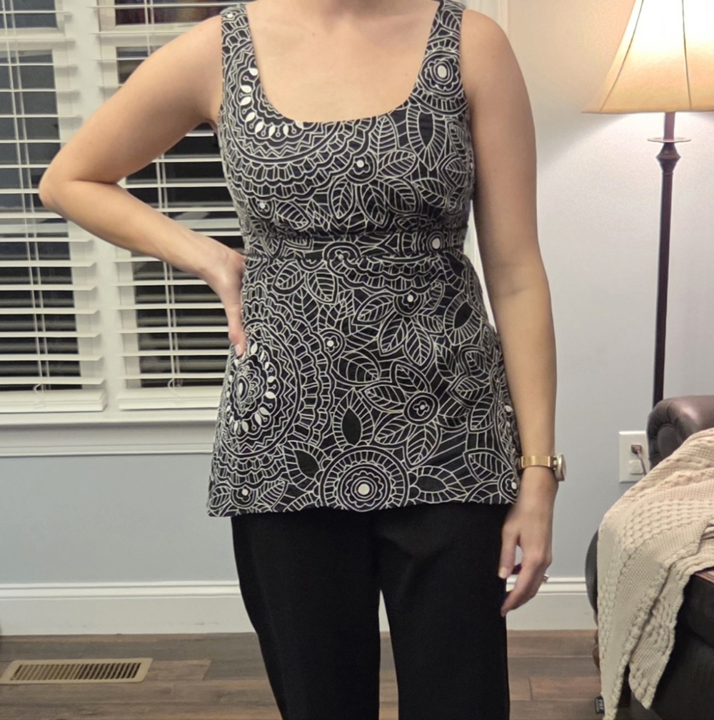 Black and White Patterned Women's Top - Picture 3 of 5